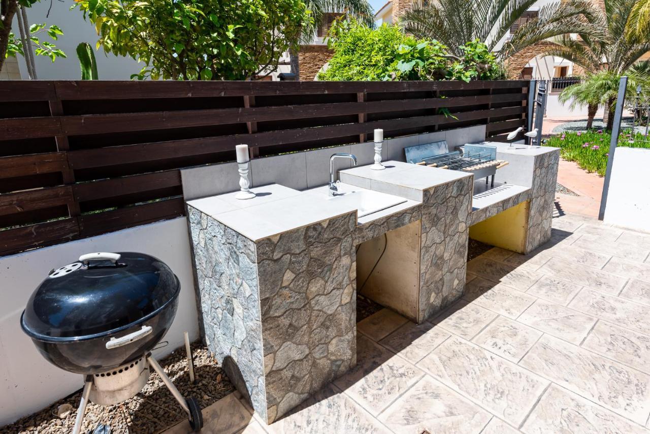Villa Alexandra By Ezoria Villas Agia Napa Buitenkant foto