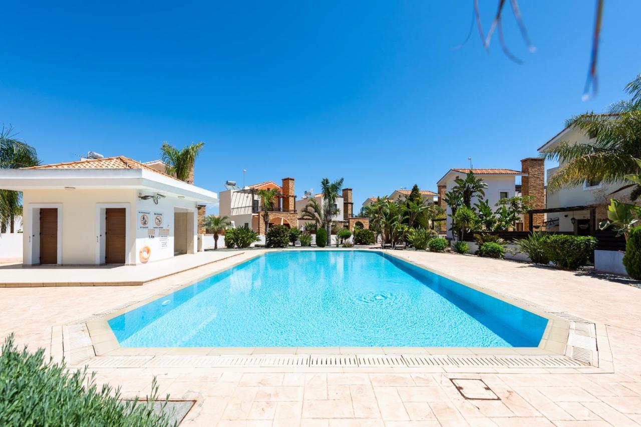 Villa Alexandra By Ezoria Villas Agia Napa Buitenkant foto